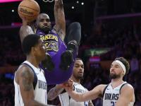 MK SPORTS- 詹姆斯在独行侠比赛中突破纪录,败北引发热议的原因 