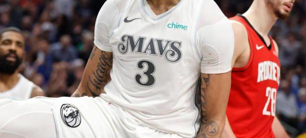 MK体育-包含阿扎伦卡迎来三赛季高光表现，独行侠球迷沸腾！的词条