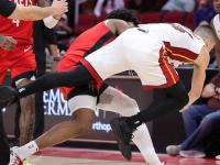 MK体育-关于冲刺阶段斯图加特备战NBA季后赛，再遭质疑细节曝光，引发热议，身体对抗强度拉满的信息